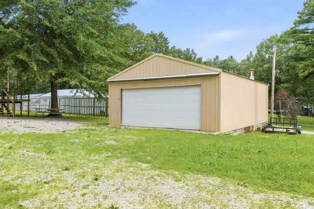 225 Pineview Dr, Springville, TN 38256