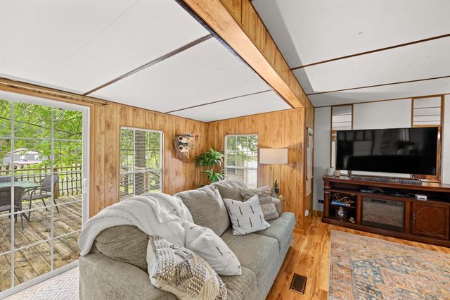 225 Pineview Dr, Springville, TN 38256