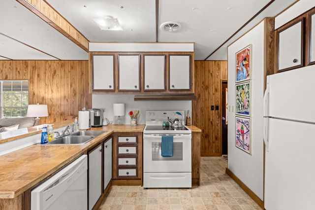 225 Pineview Dr, Springville, TN 38256
