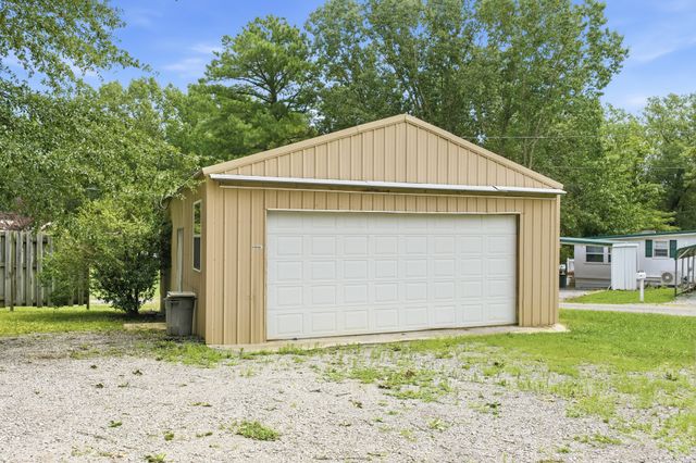 225 Pineview Dr, Springville, TN 38256