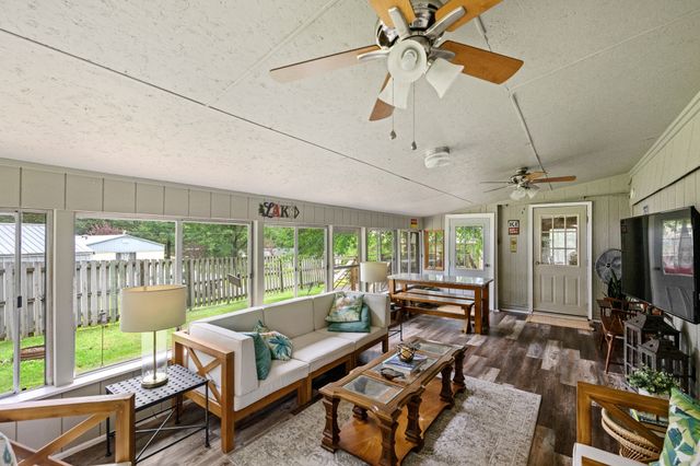 225 Pineview Dr, Springville, TN 38256