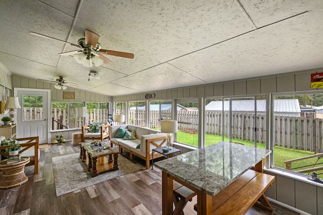 225 Pineview Dr, Springville, TN 38256