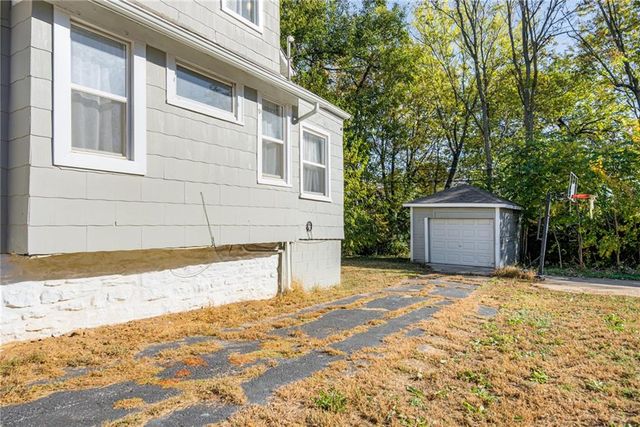 3335 Bales Avenue, Kansas City, MO 64128