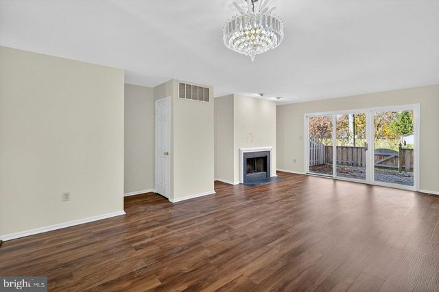 21 REGAL DR, Monmouth Junction, NJ 08852