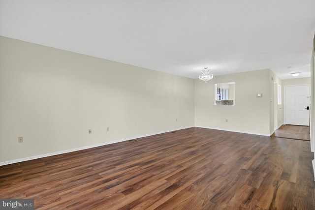 21 REGAL DR, Monmouth Junction, NJ 08852