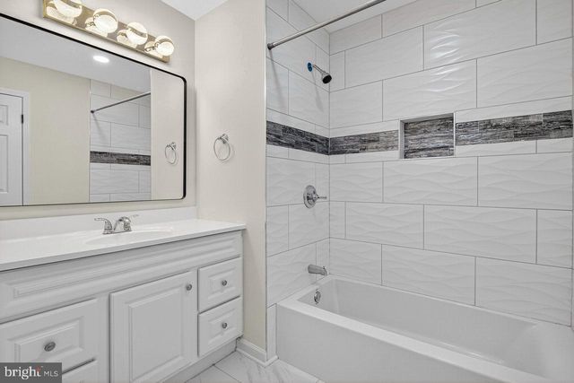 21 REGAL DR, Monmouth Junction, NJ 08852