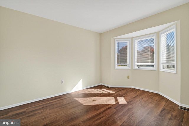 21 REGAL DR, Monmouth Junction, NJ 08852