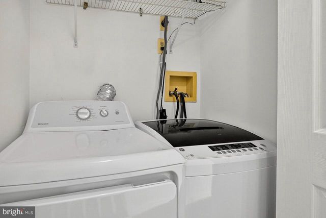 21 REGAL DR, Monmouth Junction, NJ 08852