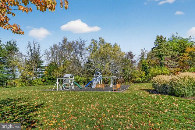 21 REGAL DR, Monmouth Junction, NJ 08852