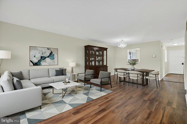 21 REGAL DR, Monmouth Junction, NJ 08852