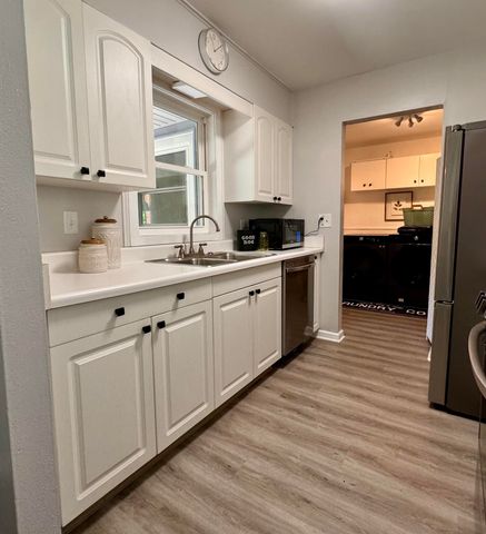 14977 Lakeshore Avenue, Grand Haven Twp, MI 49417