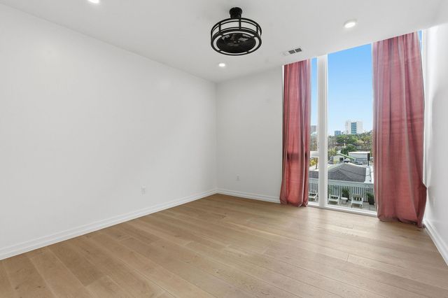 1010 W 10th ST 203, Austin, TX 78703