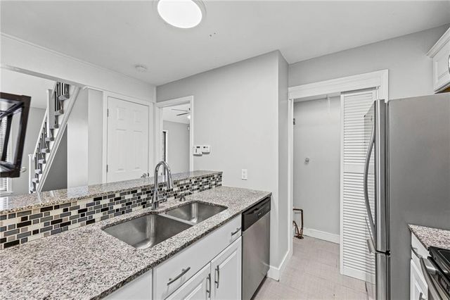 11903 W 58th Unit H Place H, Shawnee, KS 66216