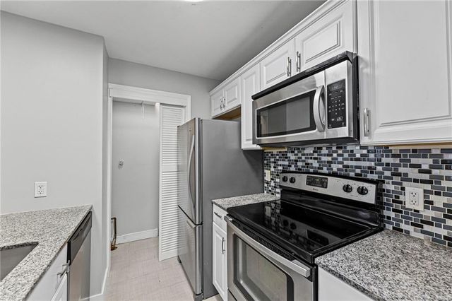 11903 W 58th Unit H Place H, Shawnee, KS 66216