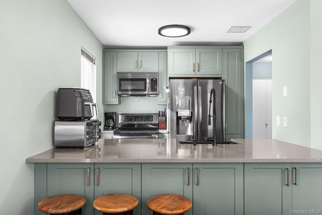 7 Woods Brooke Lane 2, Yorktown Heights, NY 10598