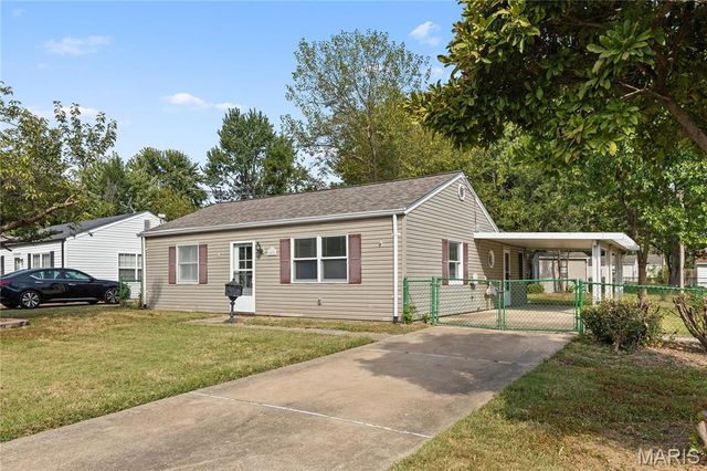 43 Saint Celeste Drive, Florissant, MO 63031