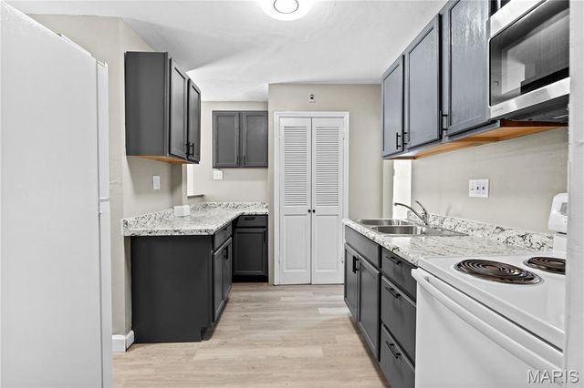 43 Saint Celeste Drive, Florissant, MO 63031