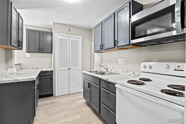 43 Saint Celeste Drive, Florissant, MO 63031