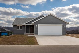 205 Pheasant Run, Rollingstone, MN 55969
