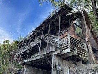 3249 Beaumont Woods Place, Honolulu, HI 96822