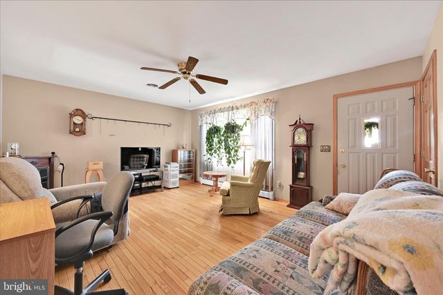 685 WEDGEWOOD DR, Lebanon, PA 17042