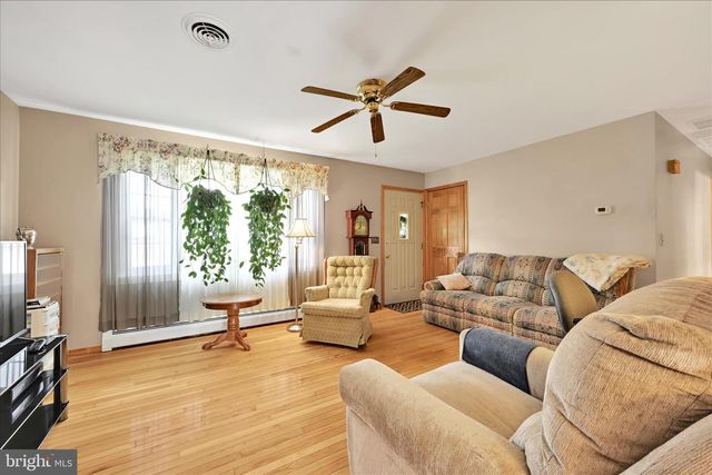 685 WEDGEWOOD DR, Lebanon, PA 17042