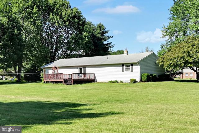 685 WEDGEWOOD DR, Lebanon, PA 17042