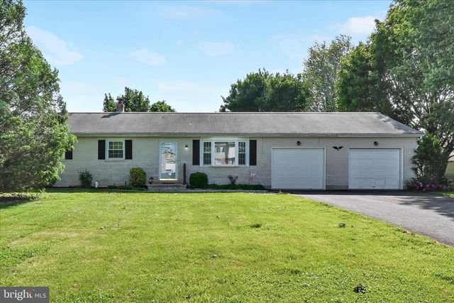 685 WEDGEWOOD DR, Lebanon, PA 17042