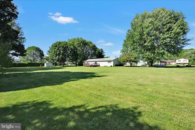 685 WEDGEWOOD DR, Lebanon, PA 17042