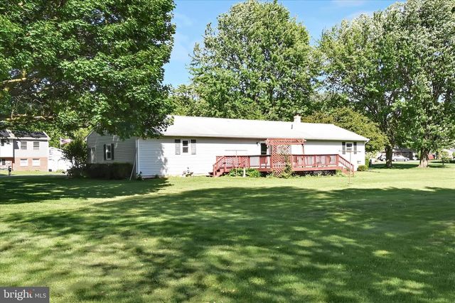685 WEDGEWOOD DR, Lebanon, PA 17042