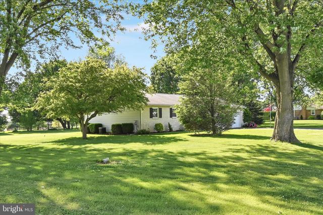 685 WEDGEWOOD DR, Lebanon, PA 17042