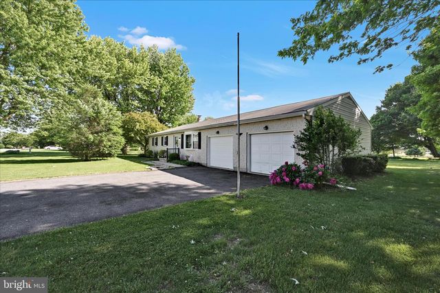 685 WEDGEWOOD DR, Lebanon, PA 17042