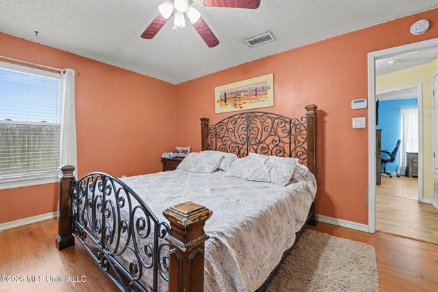 10391 Pin Oak Drive, Biloxi, MS 39532