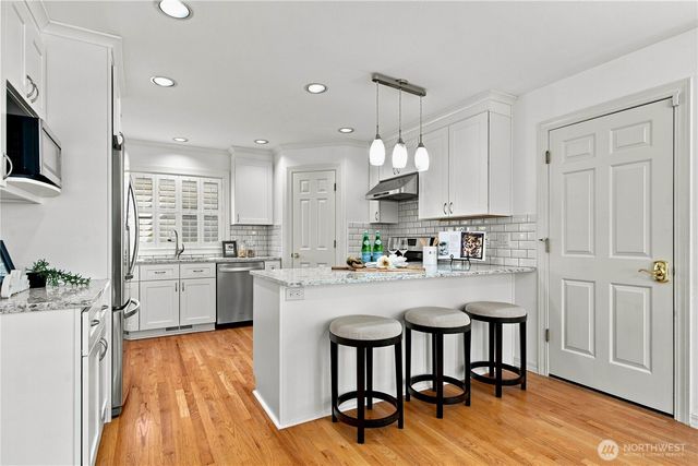 6811 117th Avenue NE, Kirkland, WA 98033