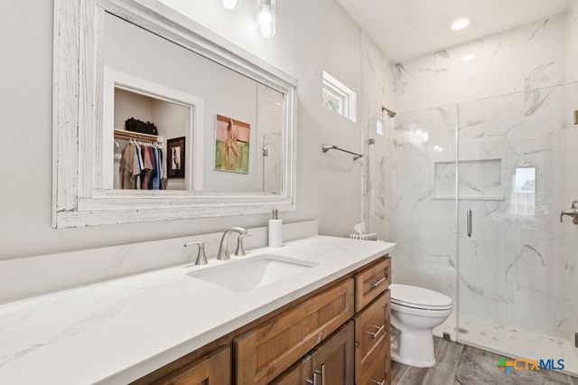 566 Whispering Breeze Drive, Canyon Lake, TX 78133