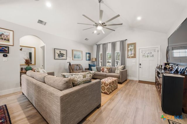 566 Whispering Breeze Drive, Canyon Lake, TX 78133