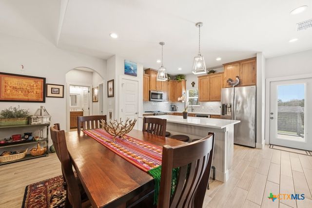 566 Whispering Breeze Drive, Canyon Lake, TX 78133