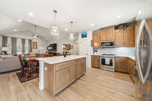 566 Whispering Breeze Drive, Canyon Lake, TX 78133