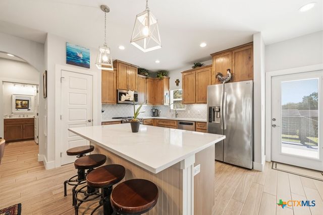 566 Whispering Breeze Drive, Canyon Lake, TX 78133