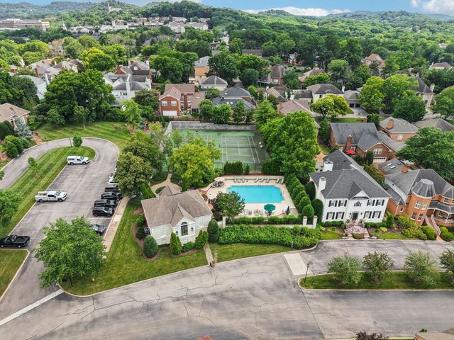 203 Kensington Park, Nashville, TN 37215