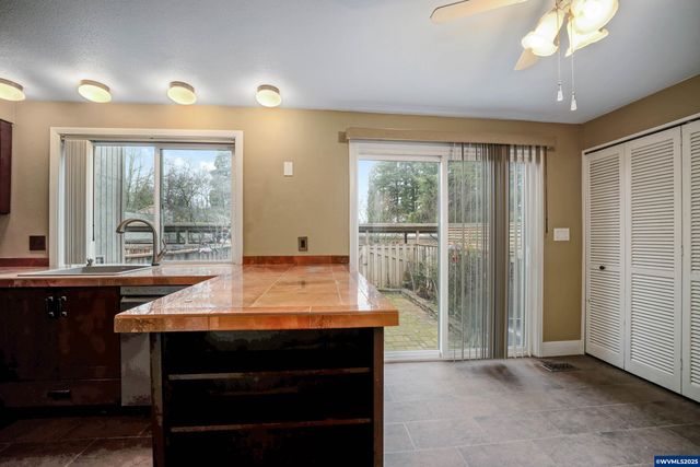 1283 Karen Wy NW, Salem, OR 97304