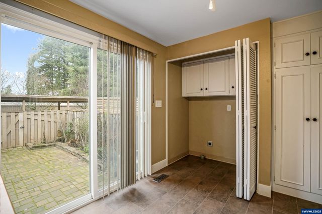 1283 Karen Wy NW, Salem, OR 97304