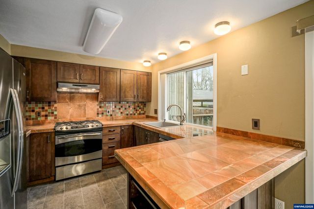 1283 Karen Wy NW, Salem, OR 97304