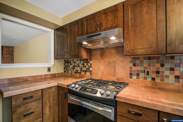 1283 Karen Wy NW, Salem, OR 97304