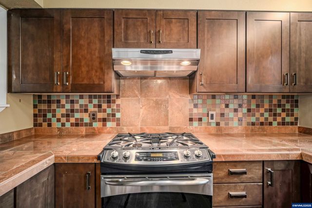 1283 Karen Wy NW, Salem, OR 97304