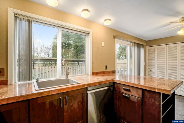 1283 Karen Wy NW, Salem, OR 97304