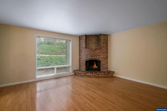 1283 Karen Wy NW, Salem, OR 97304