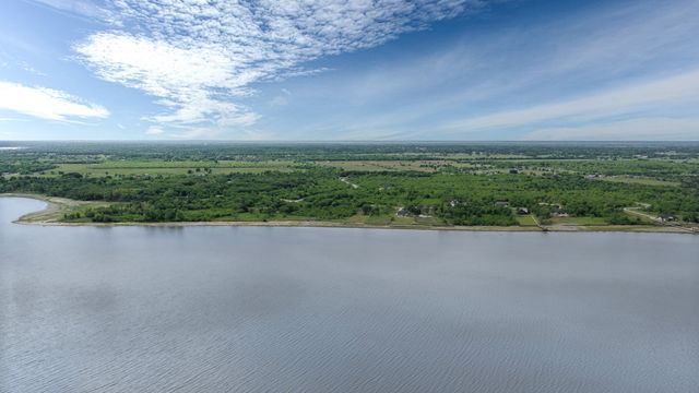 9433 W Shoreline Drive, Kemp, TX 75143