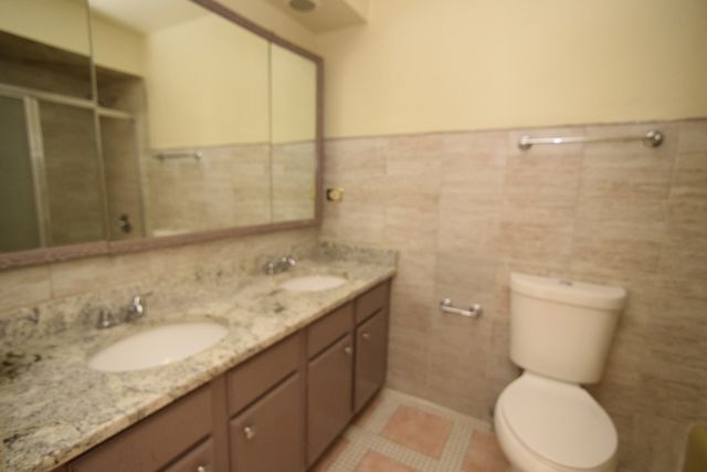 5025 Carol Street 2, Skokie, IL 60077