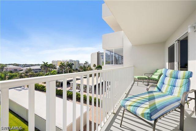 1977 Gulf Shore BLVD N 504, Naples, FL 34102